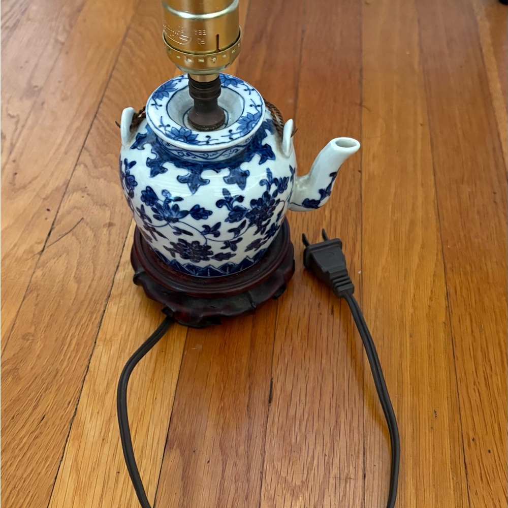Elegant Blue Floral Teapot Lamp
